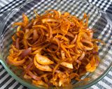 A picture of step 3 of Onion Pakoda.