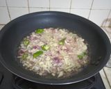 Foto langkah ke 5 dari resep Tumis Ikan Asin Peda Cabe Ijo.