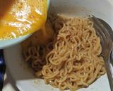 Foto langkah ke 3 dari resep Dadar Mie aka Martabak Mie.