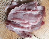 Hình bước làm 1 của món Lợn giả bò khô