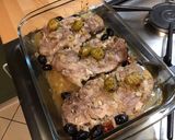 Une image de l'étape 8 de Côtes de porc aux olives bicolores et échalotes.