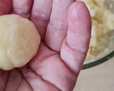Foto del paso 4 de la receta: Buñuelos de yuca y queso 🧀 Buñuelos de mandioca sin féculas y sin harinas, ¡a pura mandioca fresca!