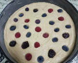 Foto del paso 7 de la receta: Bizcocho de almendra y frutas del bosque