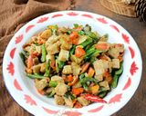 Foto langkah ke 3 dari resep Oseng Tempe Gembus dan Kacang Panjang.