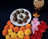 A picture of step 4 of Ragi Ladoo.
