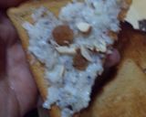 A picture of step 3 of Triangle Malai toast.