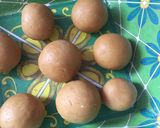 A picture of step 3 of Marie biscuit gulab jaman.