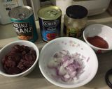 A picture of step 1 of Baked Bean With Sausage And Pearl Garlic.