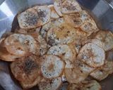 A picture of step 5 of Raw banana masala chips.