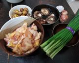 A picture of step 1 of Chestnut Chicken Pot 栗子炆雞.