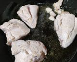 Foto del paso 2 de la receta: Piquillo rellenos de pechuga de pollo con jamón dulce y queso