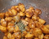 A picture of step 4 of Aloo ki Sabji / Aloo'r Torkari.