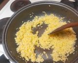 A picture of step 5 of Golden Fried Rice（gold rimming silver）.