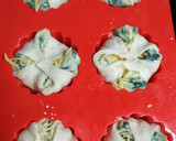 Foto del paso 3 de la receta: Hojaldre de espinaca y queso sobre crema de piquillos