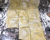 Foto del paso 3 de la receta: Ravioles caseros de ricota y nuez! Masa con curry 🤩