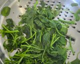 Foto langkah ke 1 dari resep Sigeumchi Namul | Salad Bayam ala Korea.