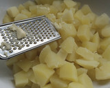 Foto del paso 4 de la receta: Pechuga de pollo frita con guarnición de patatas con mayonesa y
