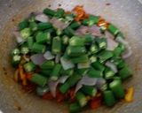 A picture of step 5 of Lehsuni Bhindi Do Pyaza.
