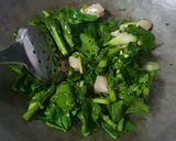 รูปขั้นตอนการทำที่ 2 ของ คะน้าพริกแกงไก่