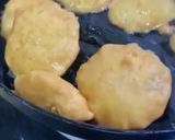 A picture of step 7 of Aloo k pakoray.