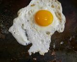 Foto del paso 4 de la receta: Huevo al microondas con bife a la chapa