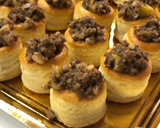 Foto del paso 5 de la receta: Volovanes de revuelto de morcilla con manzana y piñones