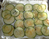 Foto del paso 4 de la receta: Tarta de yogur griego, feta y calabacín