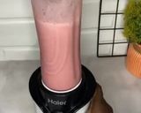 A picture of step 1 of Strawberry and banana smoothie.