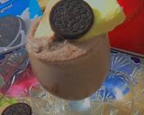 A picture of step 7 of Oreo chocolate milkshake.