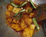 A picture of step 7 of Aloo ki tahari.