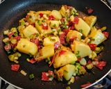 Foto del paso 1 de la receta: HUEVOS🍳Revueltos, Papas Cocidas y Fiambres...!🥓🥩
