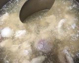 รูปขั้นตอนการทำที่ 5 ของ ต้มยำไก่ใส่เห็ดนางฟ้า น้ำใส