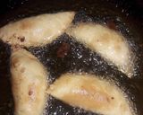 गुड़ मेवा की गुजिया (gur Meva ki gujiya recipe in Hindi) रेसिपी चरण 10 फोटो