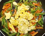 Foto langkah ke 4 dari resep Tumis Sayur Telur Orak Arik.
