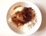 A picture of step 3 of Spicy Egg With Onion/ Sambal Telur Dan Bawang.