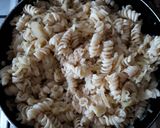 Foto del paso 4 de la receta: Fideos con coliflor y cebolla
