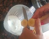 A picture of step 2 of Dry fruit banana smoothie.