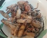 Foto langkah ke 2 dari resep 051. Tumis Cumi Asin Pete Pedas.