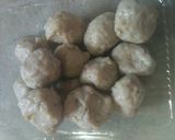 Foto langkah ke 1 dari resep Bakso Goreng Pedas (pr_recookmasakanpedas).