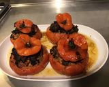 Une image de l'étape 10 de Tomates farcies au porc et trompettes de la mort.