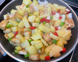 Foto del paso 2 de la receta: Tortilla con verduras 🧅🥔🌶️🫑🍆