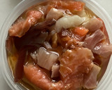 Foto del paso 2 de la receta: Ensalada sencilla de aguacate, salmón y bacalao ahumados