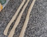 Foto del paso 3 de la receta Trenza brioche de crema y pepitas de chocolate con conitos de hojaldre