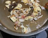 Foto langkah ke 2 dari resep Tumis Kacang Kol dan bakso.