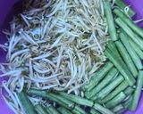 Foto langkah ke 1 dari resep Urap Sayur Serundeng.