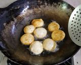 A picture of step 3 of Dahi poori chat.