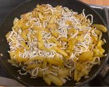 Foto del paso 3 de la receta: Huevos rotos con gulas