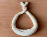 Foto del paso 5 de la receta: 🇩🇪 PRETZELS blandos (“Laugenbrezeln”, Alemania)
