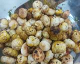 A picture of step 3 of Chatpata kurkure makhana ki chaat.