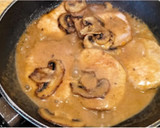 Foto del paso 4 de la receta: Lomo de cerdo con salsa y champiñones